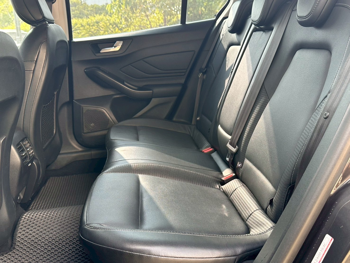 ☪2019年 FORD FOCUS 4D 182時尚型 里程6.1萬 1.5L ☪歡迎搜尋粉絲專頁 【益群汽車】  第5張相片