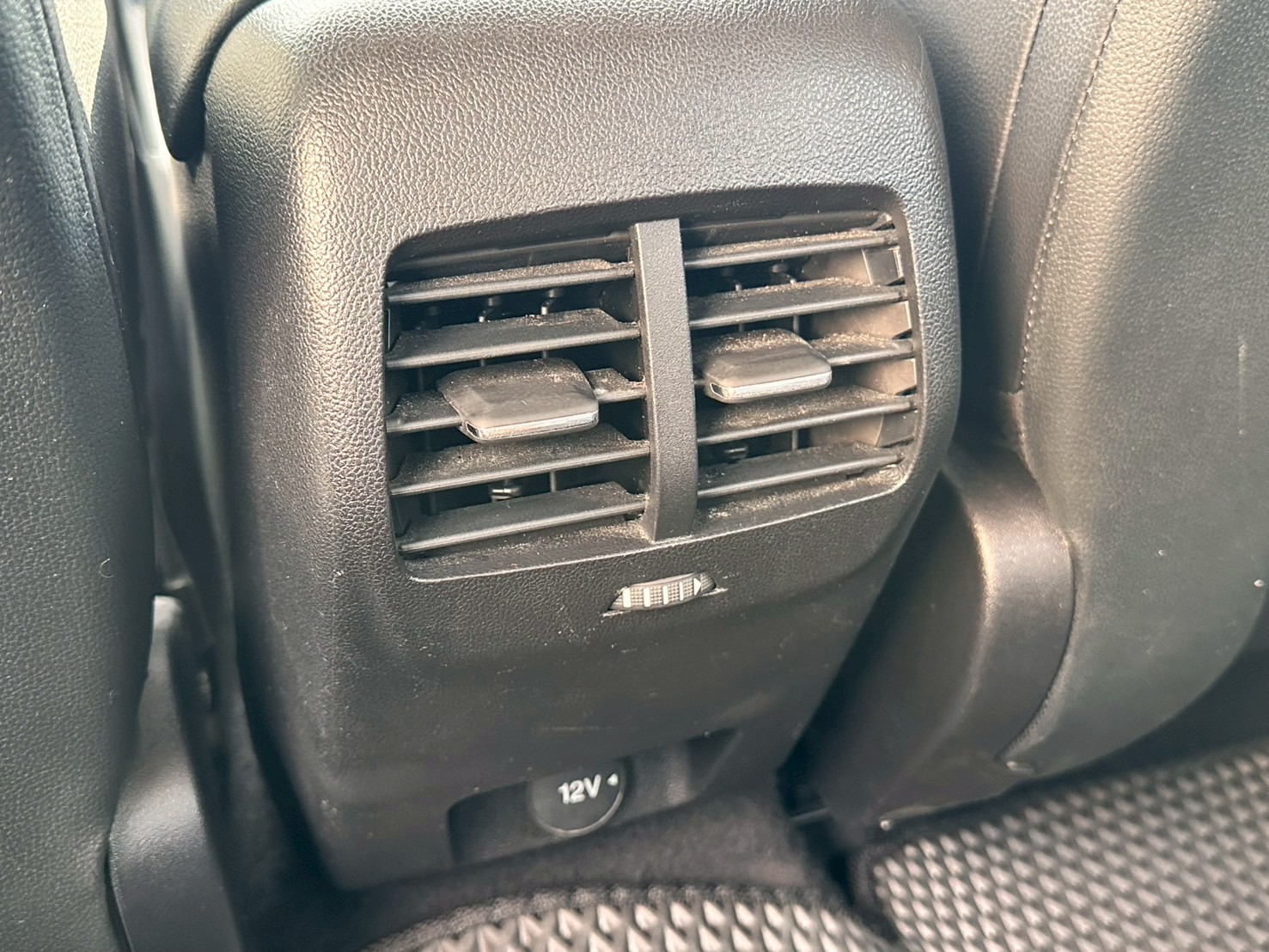 ☪2019年 FORD FOCUS 4D 182時尚型 里程6.1萬 1.5L ☪歡迎搜尋粉絲專頁 【益群汽車】  第10張相片