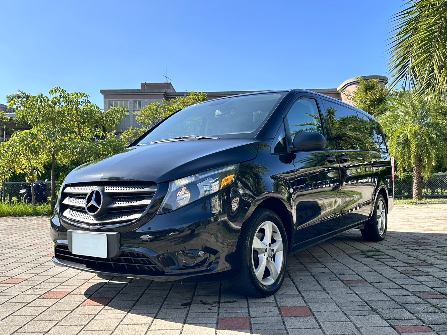 ☪2017年 BENZ Metris 8人座 汽油 機場接送 全家出遊 美規 2.0L ☪歡迎搜尋粉絲專頁 【益群汽車】  第1張相片