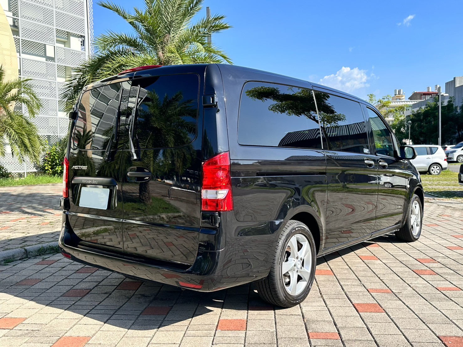 ☪2017年 BENZ Metris 8人座 汽油 機場接送 全家出遊 美規 2.0L ☪歡迎搜尋粉絲專頁 【益群汽車】  第3張相片