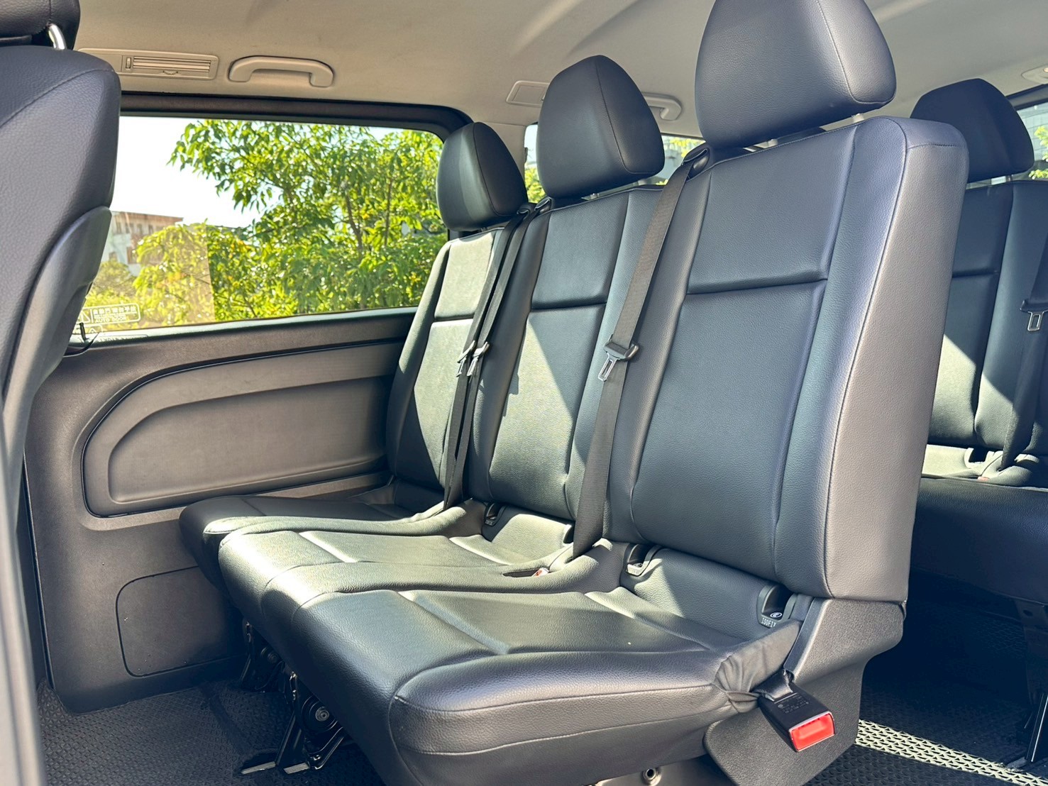 ☪2017年 BENZ Metris 8人座 汽油 機場接送 全家出遊 美規 2.0L ☪歡迎搜尋粉絲專頁 【益群汽車】  第6張相片