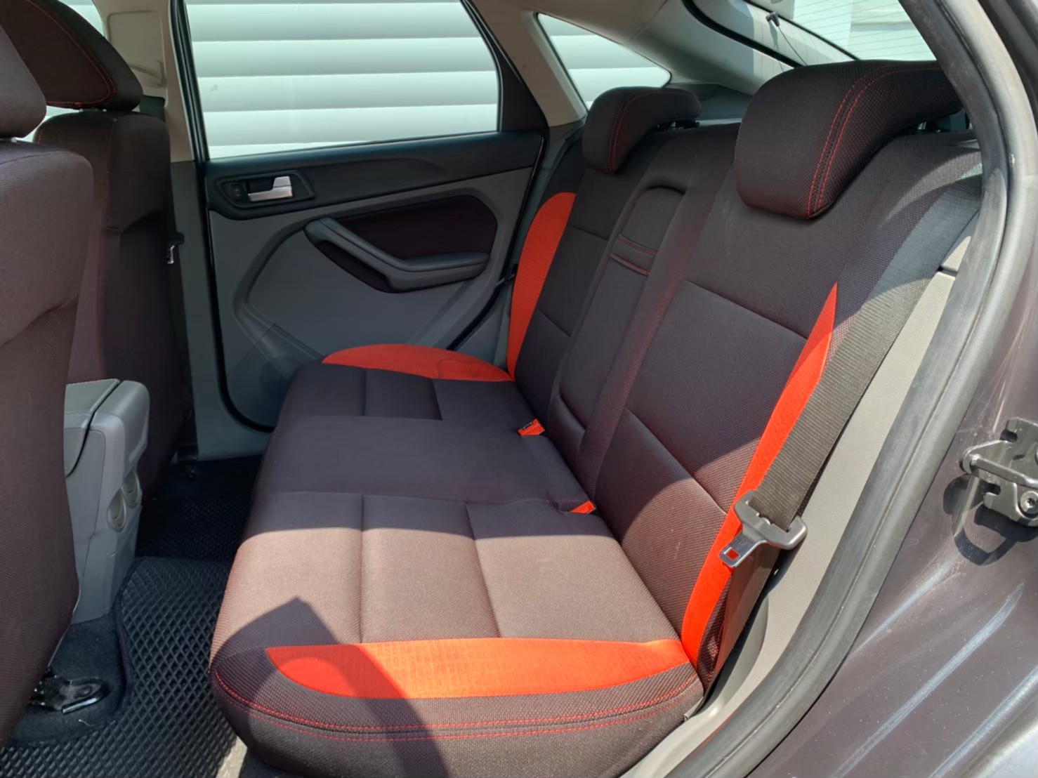 ☪2012年 FORD 福特 focus 2.0L ☪歡迎搜尋粉絲專頁 【益群汽車】  第5張相片