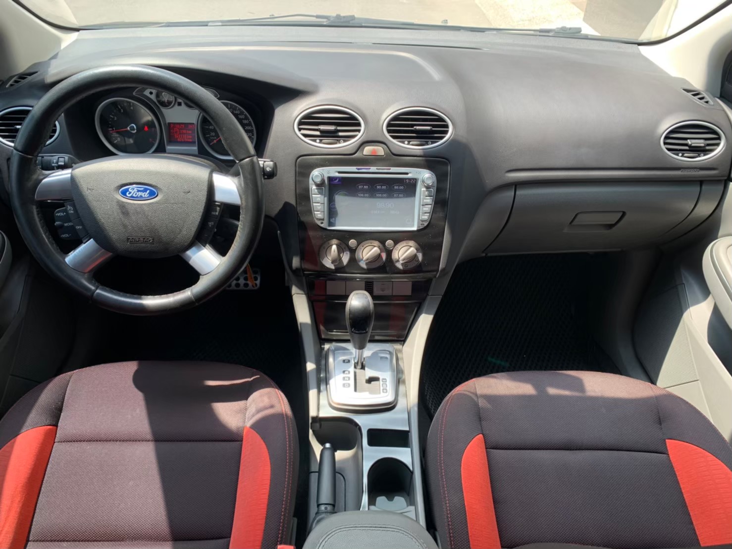 ☪2012年 FORD 福特 focus 2.0L ☪歡迎搜尋粉絲專頁 【益群汽車】  第6張相片