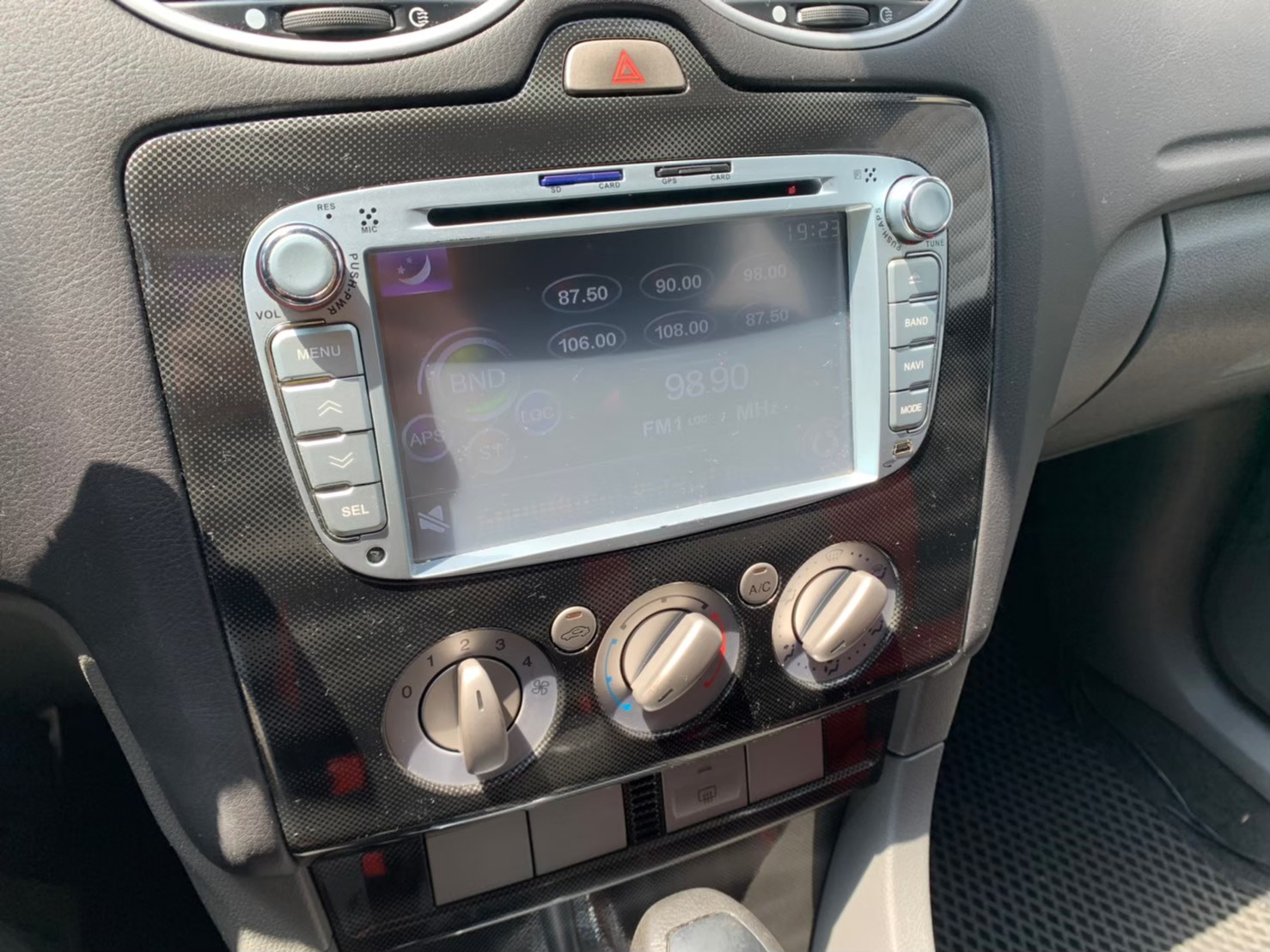 ☪2012年 FORD 福特 focus 2.0L ☪歡迎搜尋粉絲專頁 【益群汽車】  第7張相片