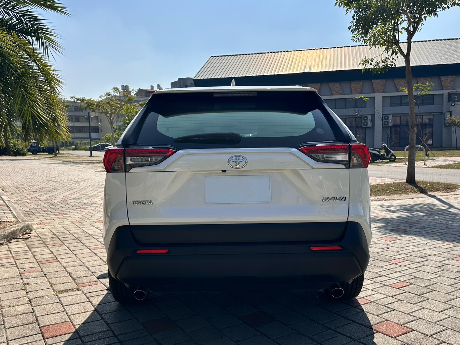 ☪2021年 TOYOTA RAV4 媲美新車 里程超低 僅跑14000公里 豪華版 2.0L ☪歡迎搜尋粉絲專頁 【益群汽車】  第3張相片