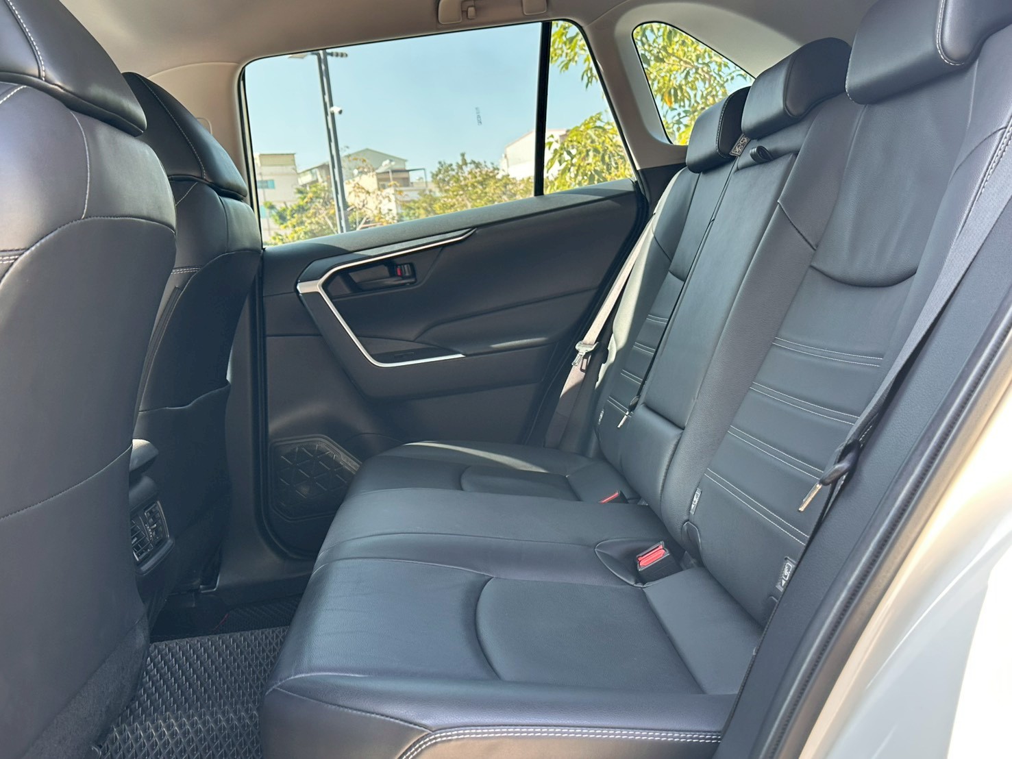 ☪2021年 TOYOTA RAV4 媲美新車 里程超低 僅跑14000公里 豪華版 2.0L ☪歡迎搜尋粉絲專頁 【益群汽車】  第5張相片