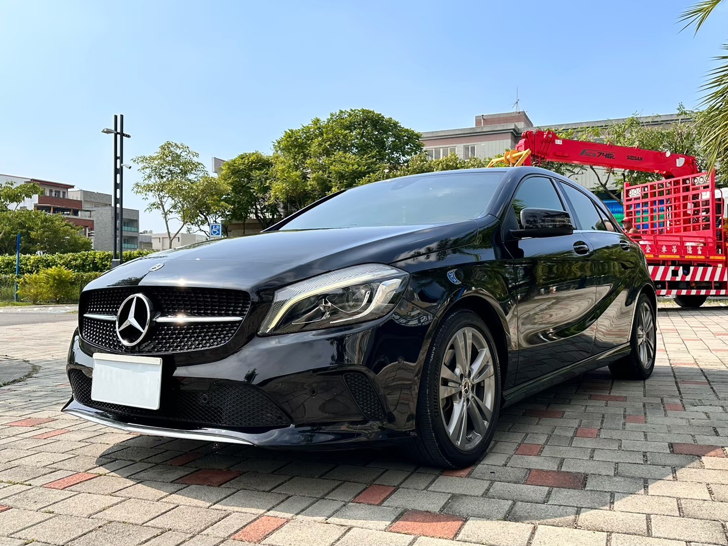 ☪2017年18年式 BENZ A180 1.6L ☪歡迎搜尋粉絲專頁 【益群汽車】  第1張相片