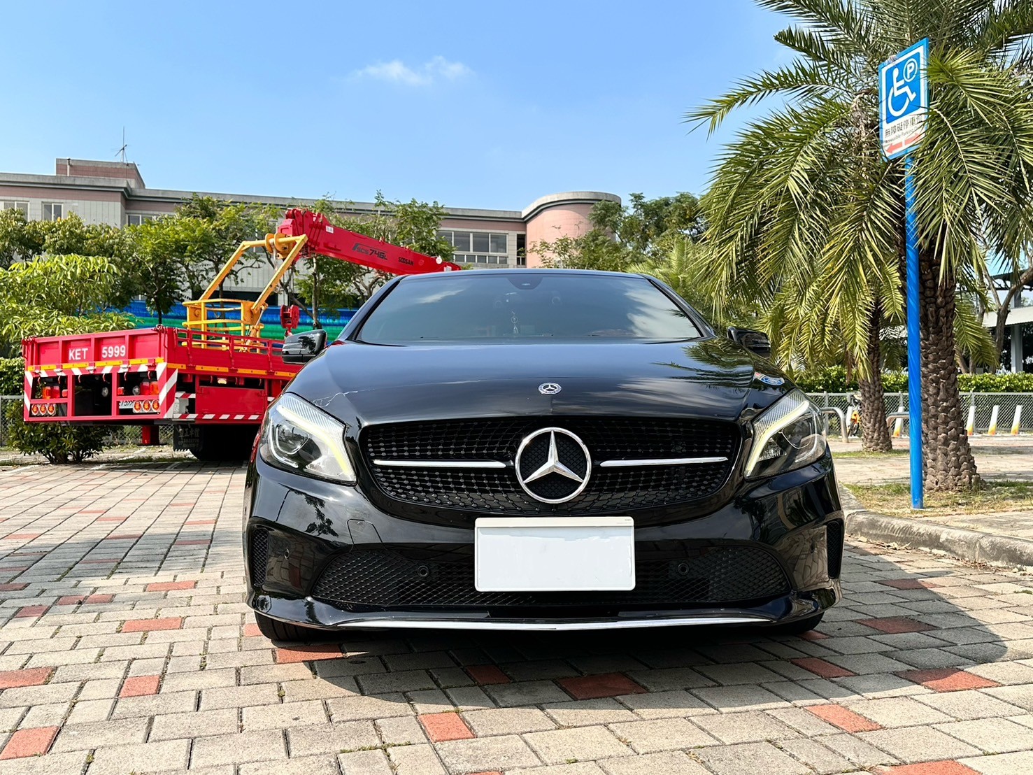 ☪2017年18年式 BENZ A180 1.6L ☪歡迎搜尋粉絲專頁 【益群汽車】  第2張相片