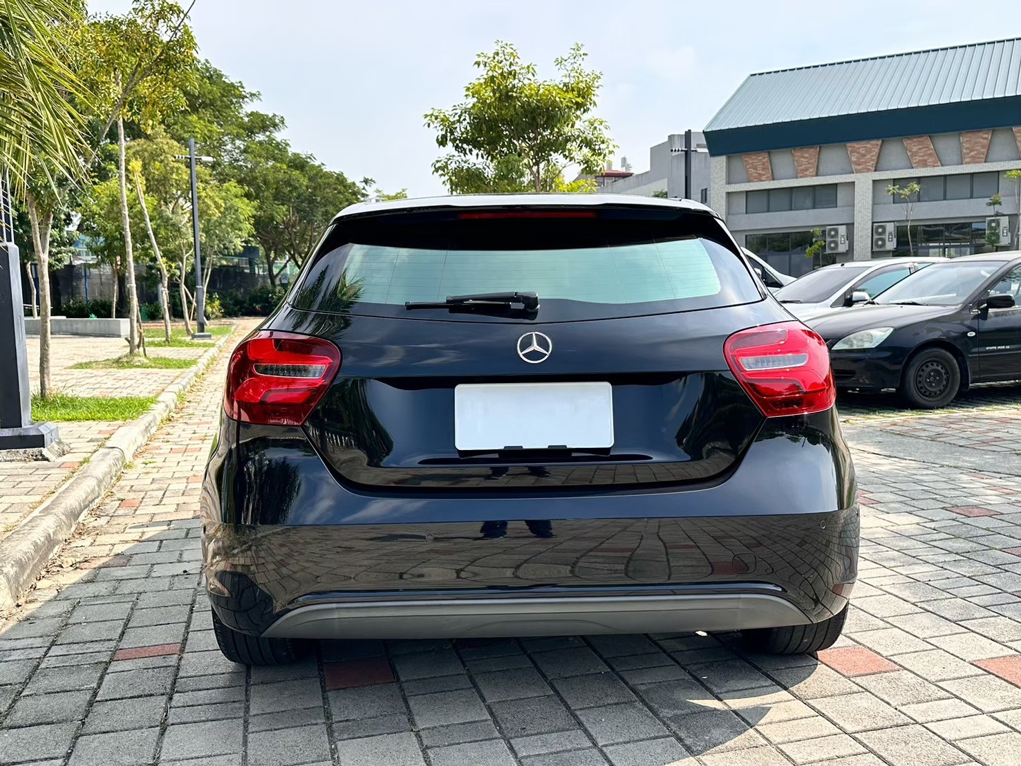 ☪2017年18年式 BENZ A180 1.6L ☪歡迎搜尋粉絲專頁 【益群汽車】  第3張相片