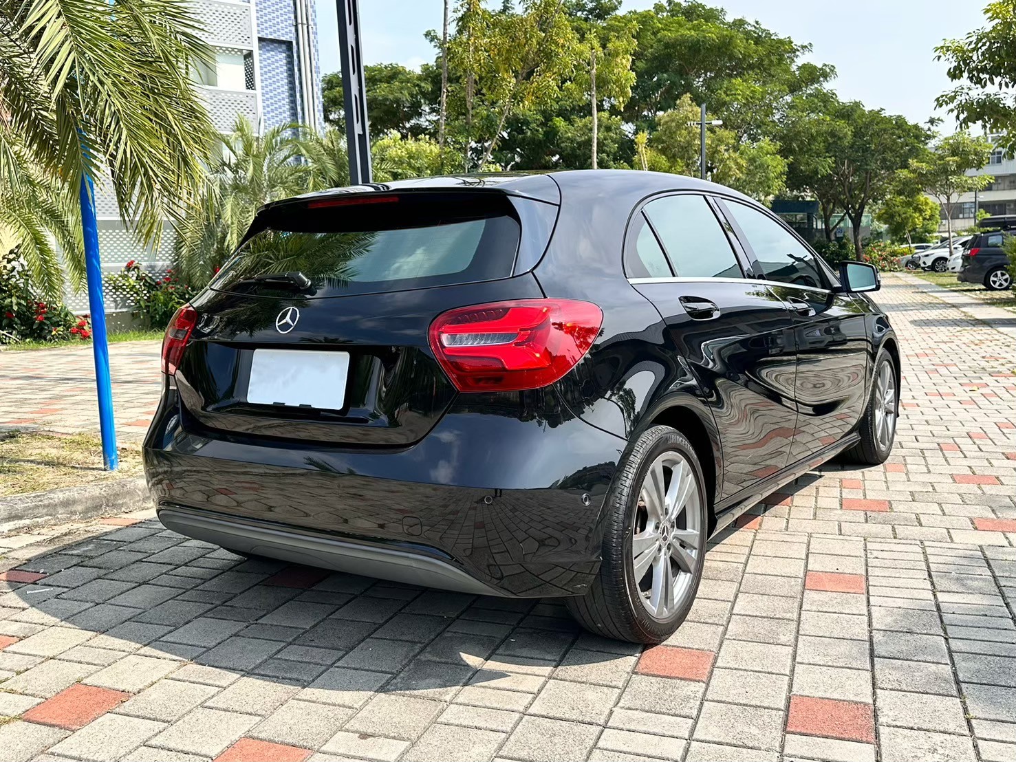 ☪2017年18年式 BENZ A180 1.6L ☪歡迎搜尋粉絲專頁 【益群汽車】  第4張相片