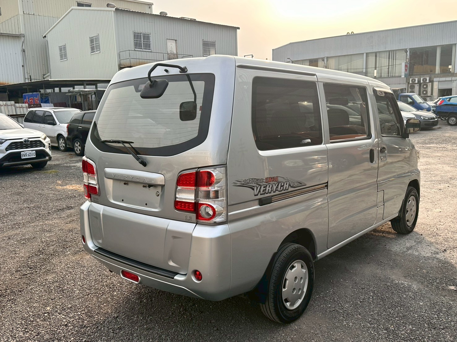 ☪2014年中華 凌利 廂型車 正8人座 1.3L ☪歡迎搜尋粉絲專頁 【益群汽車】  第4張相片