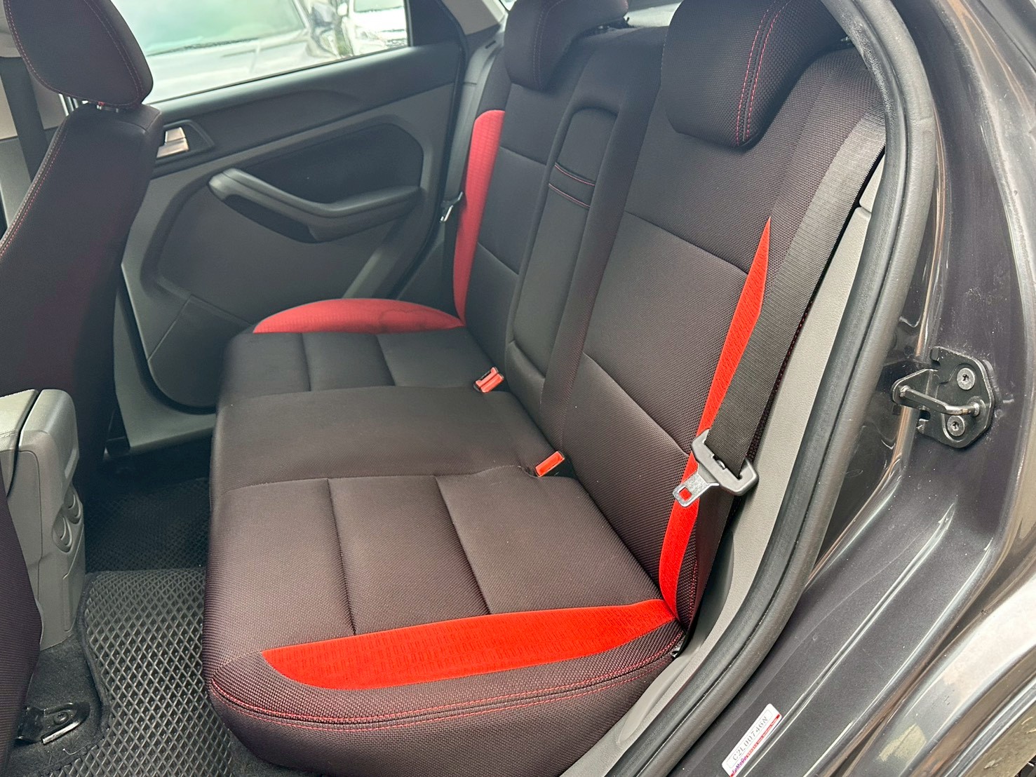 ☪2012年 FORD 福特 FOCUS 佛卡斯 2.0L ☪歡迎搜尋粉絲專頁 【益群汽車】  第5張相片