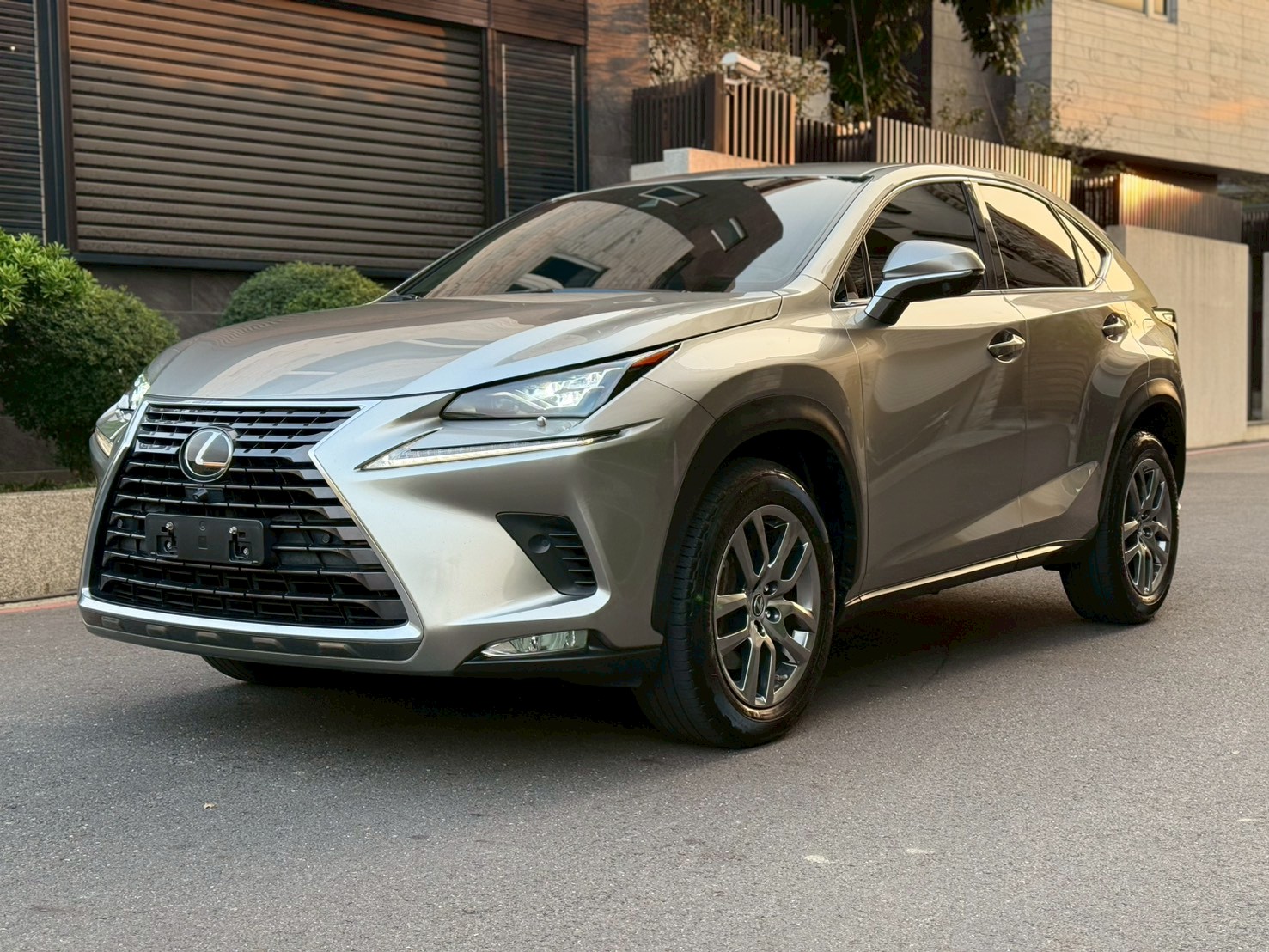 ☪2020年 LEXUS 凌志 NX300T 渦輪 豪華版 2.0L ☪歡迎搜尋粉絲專頁 【益群汽車】  第1張相片