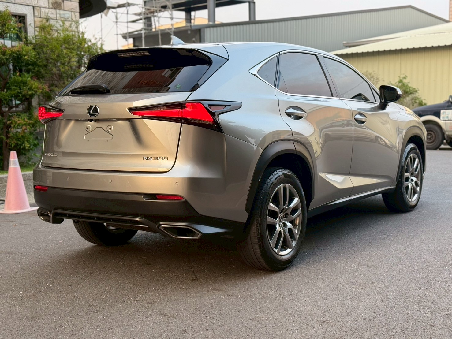 ☪2020年 LEXUS 凌志 NX300T 渦輪 豪華版 2.0L ☪歡迎搜尋粉絲專頁 【益群汽車】  第3張相片