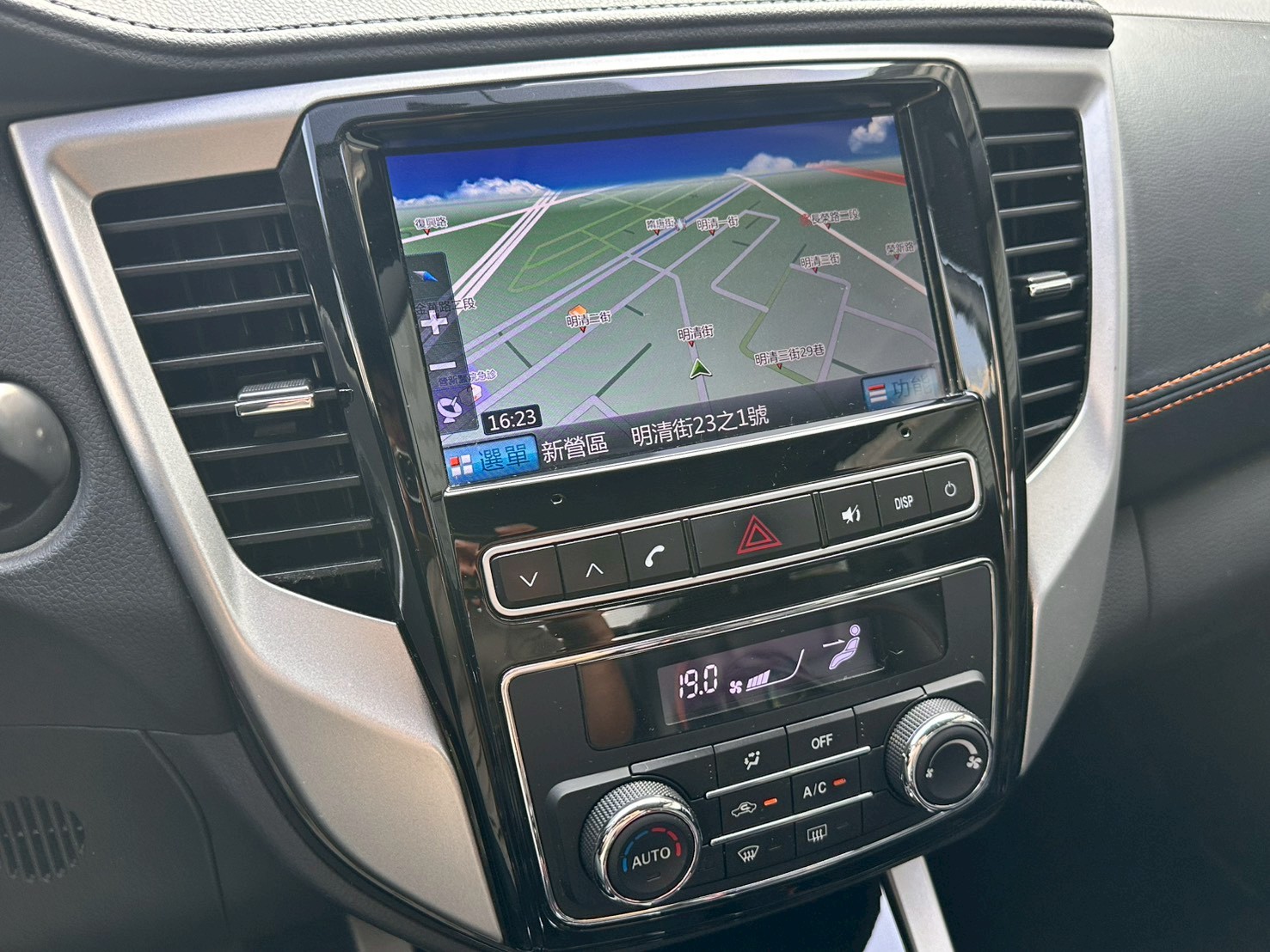 ☪2019年 三菱 LANCER 1.8L ☪歡迎搜尋粉絲專頁 【益群汽車】  第8張相片