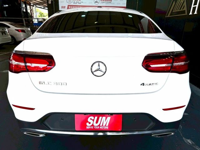 2017年 BENZ GLC300 Coupe 2.0 AMG 4MATIC  第3張相片