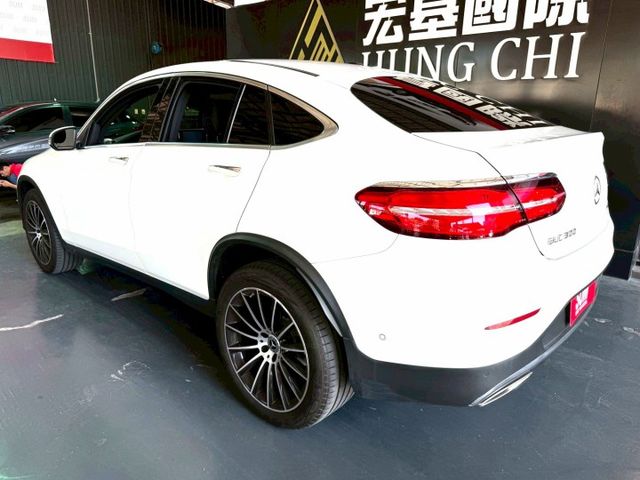 2017年 BENZ GLC300 Coupe 2.0 AMG 4MATIC  第4張相片