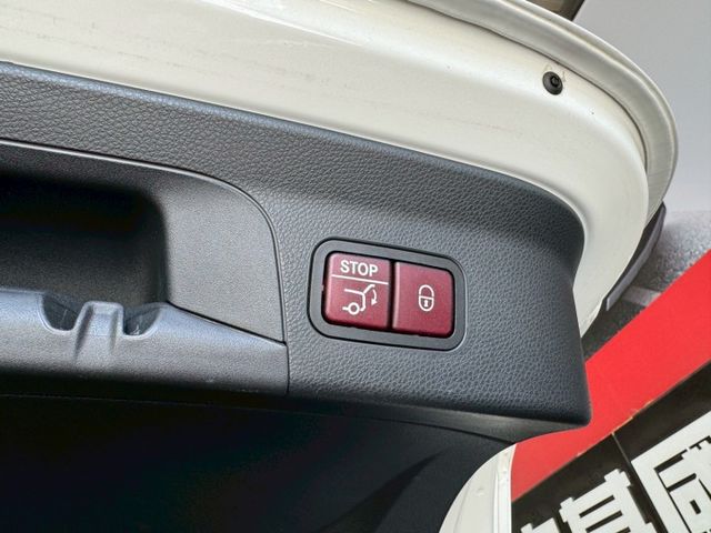 2017年 BENZ GLC300 Coupe 2.0 AMG 4MATIC  第6張相片