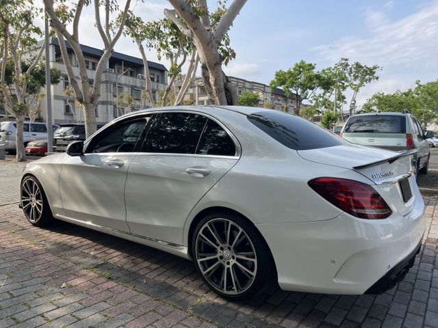 2017年 BENZ C200 2.0 W205 Avantgarde  第3張相片