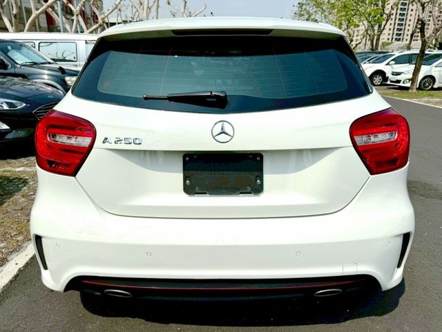 2014年 BENZ A250 2.0 運動版  第3張相片
