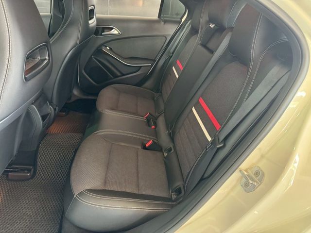 2014年 BENZ A180 1.6  第7張相片