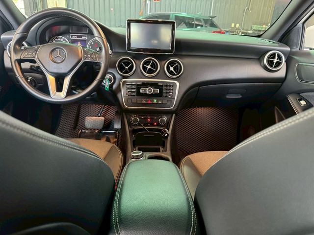 2014年 BENZ A180 1.6  第8張相片