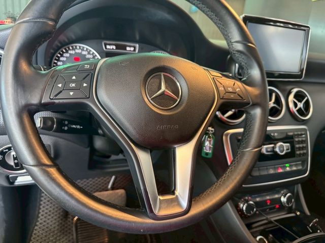 2014年 BENZ A180 1.6  第9張相片