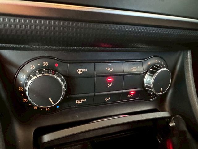 2014年 BENZ A180 1.6  第14張相片