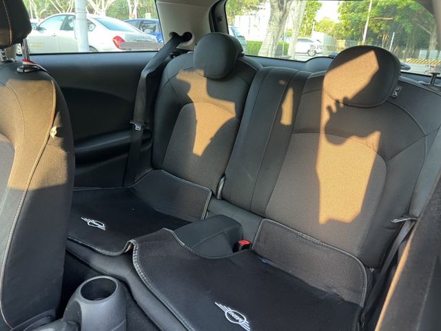2014年 MINI Cooper Hatch One 1.2 三門  第6張相片
