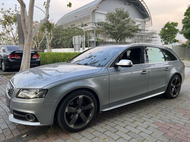 2011年 AUDI A4 Avant 2.0 Quattro  第1張相片