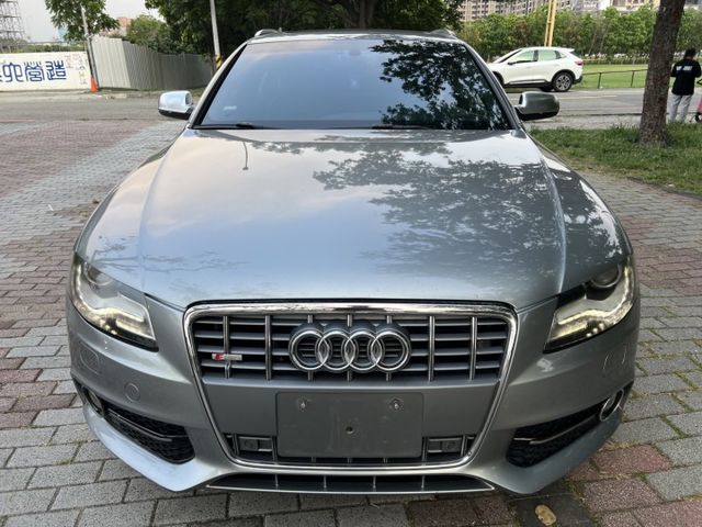 2011年 AUDI A4 Avant 2.0 Quattro  第2張相片