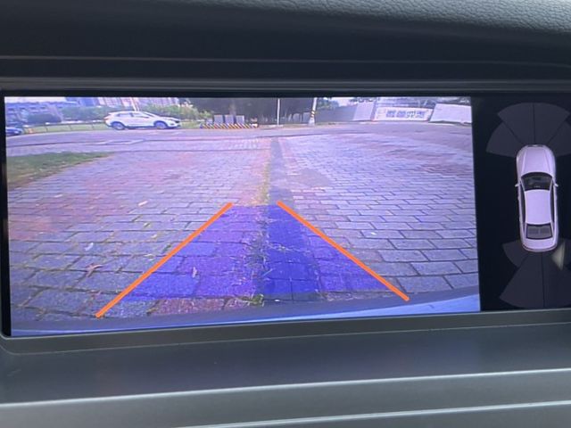 2011年 AUDI A4 Avant 2.0 Quattro  第11張相片