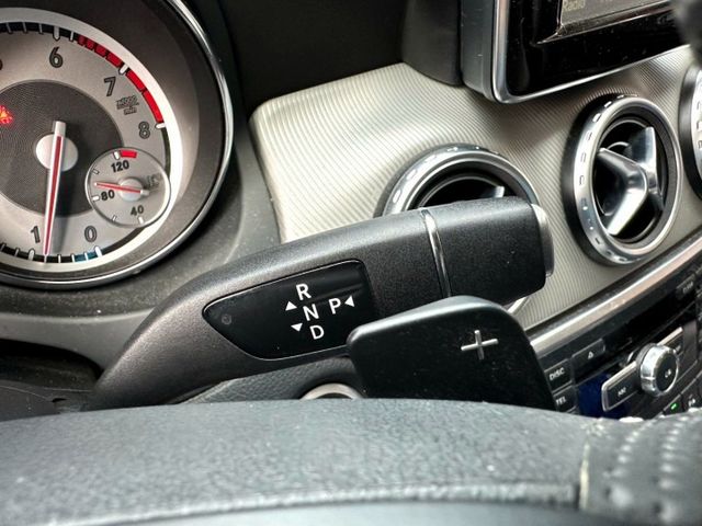 2014年 BENZ GLA200 1.6  第10張相片