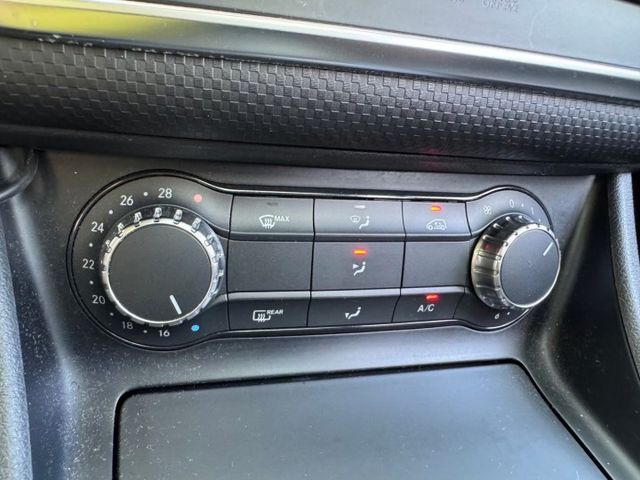 2015年 BENZ A200 1.6 W176  第12張相片