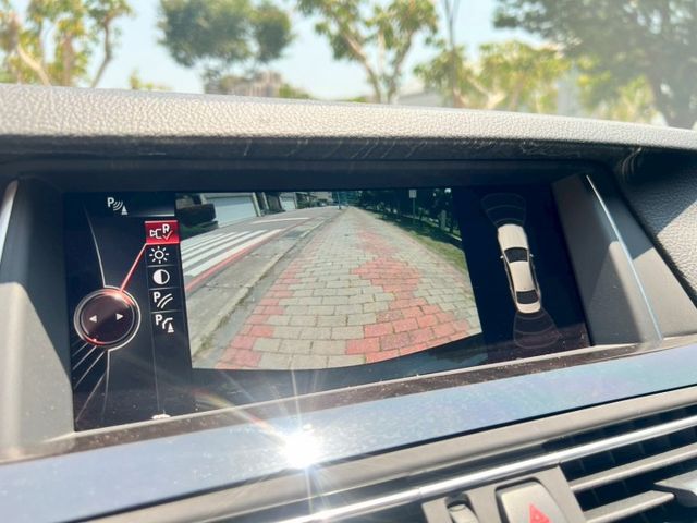 2015年 BMW 520I F10 2.0  第11張相片