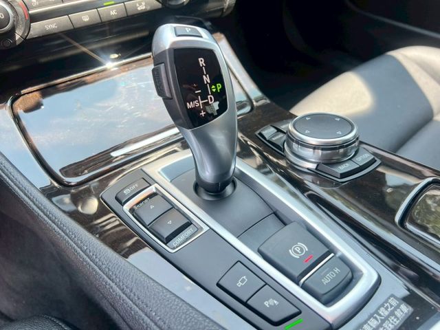 2015年 BMW 520I F10 2.0  第13張相片