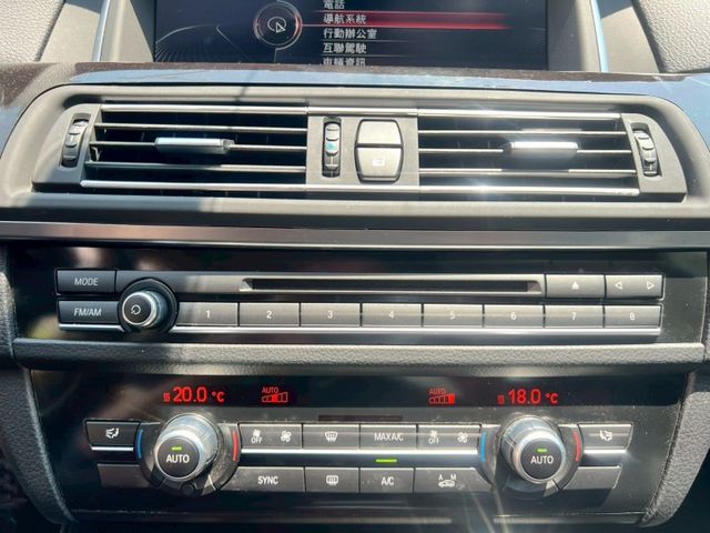 2015年 BMW 520I F10 2.0  第14張相片
