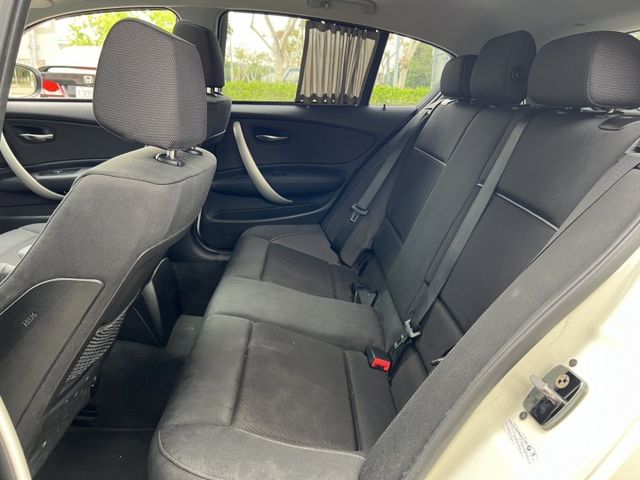 2011年 BMW 120I 2.0  第7張相片