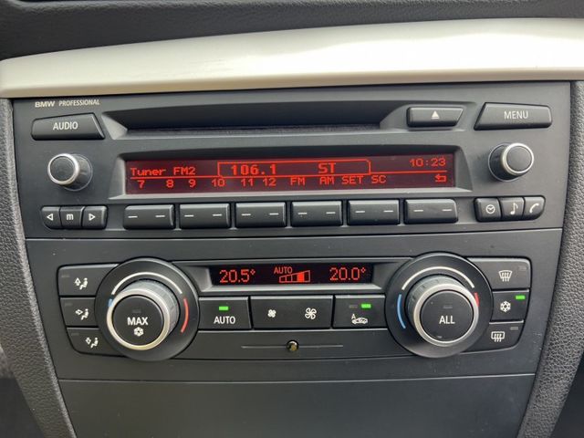 2011年 BMW 120I 2.0  第11張相片
