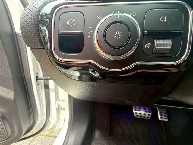 2019年 BENZ A200 1.4 四門 W177  第15張相片