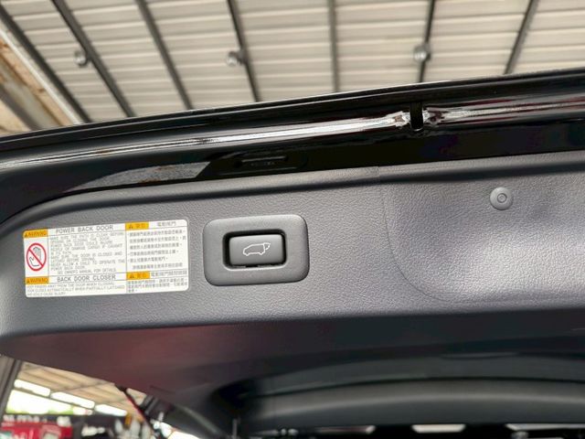 2023年 TOYOTA ALPHARD 2.5 油電 極低里程  第6張相片