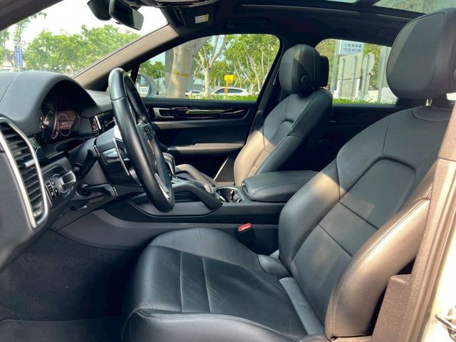 porsche Caenne凱彥3.0白  第15張相片