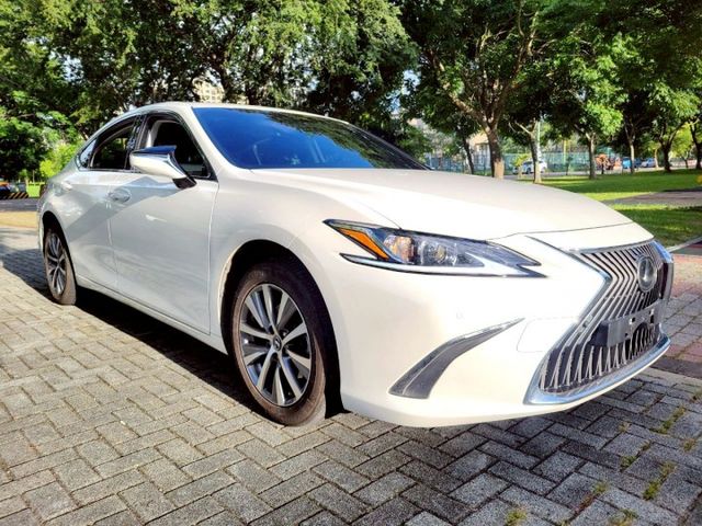 LEXUS ES200 豪華  第2張相片