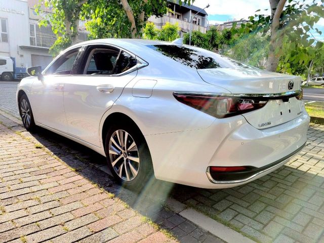 LEXUS ES200 豪華  第3張相片