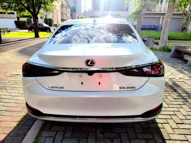 LEXUS ES200 豪華  第4張相片