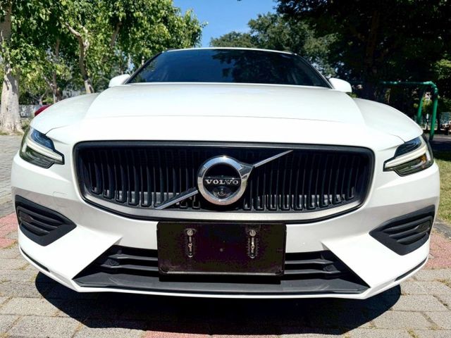 VOLVO V60 B4  第1張相片