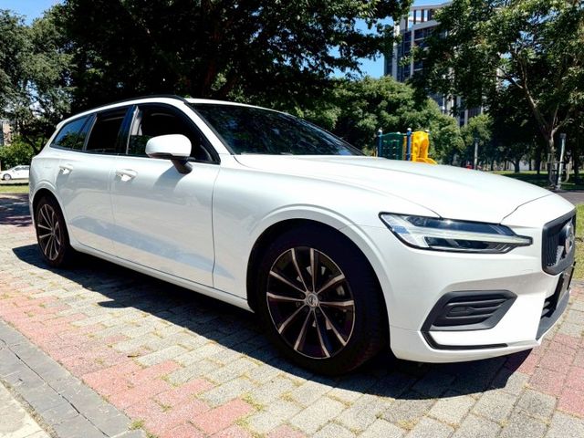 VOLVO V60 B4  第2張相片