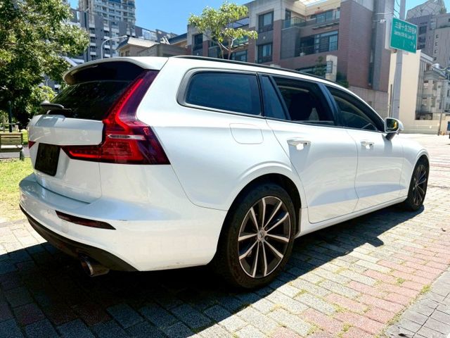 VOLVO V60 B4  第3張相片