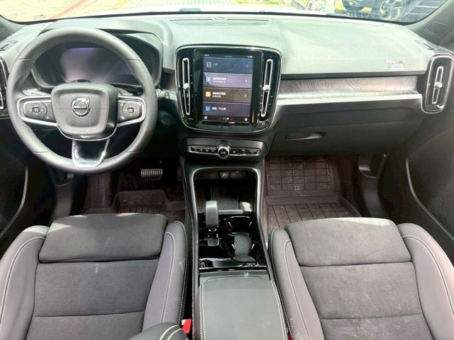 VOLVO XC40  第9張相片