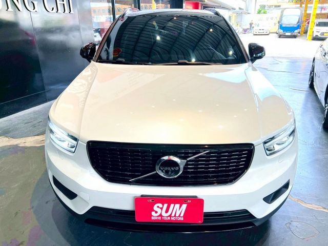 2020 XC40 B5✅北歐豪華休旅，外型年輕俐落✅2.0渦輪＋輕油電系統，動力強勁順暢✅高質感內裝＋完整安全科技  第2張相片